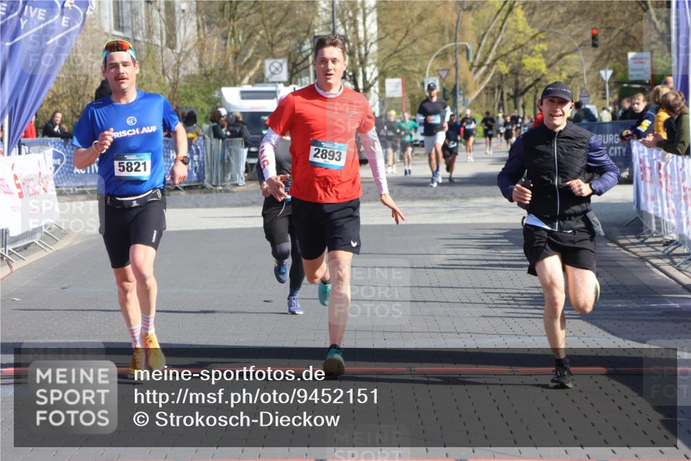 12.04.2026 - 45. Internationalen Wilhelmsburger Insellauf Strokosch-Dieckow http://msf.ph/oto/9452151 12.04.2026 10:33:50 Ziel 5821, 4738, 2893, 5843 meine-sportfotos.de