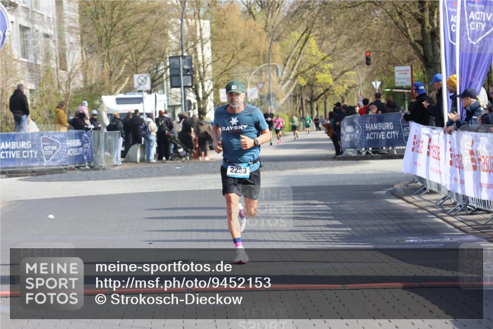 12.04.2026 - 45. Internationalen Wilhelmsburger Insellauf Strokosch-Dieckow http://msf.ph/oto/9452153 12.04.2026 10:21:55 Ziel 2253 meine-sportfotos.de