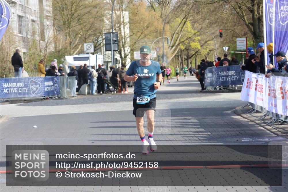 12.04.2026 - 45. Internationalen Wilhelmsburger Insellauf Strokosch-Dieckow http://msf.ph/oto/9452158 12.04.2026 10:21:55 Ziel 2253 meine-sportfotos.de