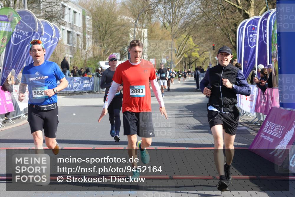 12.04.2026 - 45. Internationalen Wilhelmsburger Insellauf Strokosch-Dieckow http://msf.ph/oto/9452164 12.04.2026 10:33:51 Ziel 5821, 4738, 2893, 5843 meine-sportfotos.de