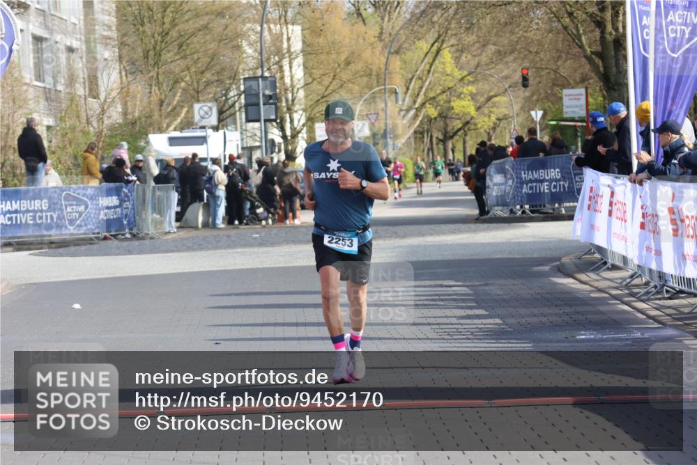 12.04.2026 - 45. Internationalen Wilhelmsburger Insellauf Strokosch-Dieckow http://msf.ph/oto/9452170 12.04.2026 10:21:56 Ziel 2253 meine-sportfotos.de