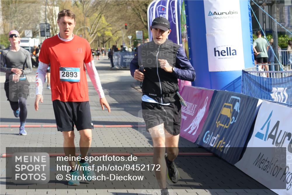 12.04.2026 - 45. Internationalen Wilhelmsburger Insellauf Strokosch-Dieckow http://msf.ph/oto/9452172 12.04.2026 10:33:52 Ziel 5821, 4738, 2893, 5843 meine-sportfotos.de