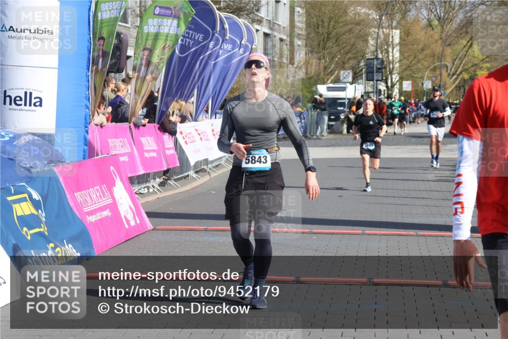 12.04.2026 - 45. Internationalen Wilhelmsburger Insellauf Strokosch-Dieckow http://msf.ph/oto/9452179 12.04.2026 10:33:54 Ziel 5821, 4738, 2893, 5843, 3447 meine-sportfotos.de