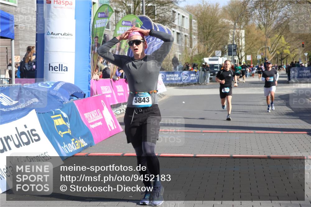 12.04.2026 - 45. Internationalen Wilhelmsburger Insellauf Strokosch-Dieckow http://msf.ph/oto/9452183 12.04.2026 10:33:55 Ziel 5821, 4738, 2893, 5843, 3447, 4441 meine-sportfotos.de
