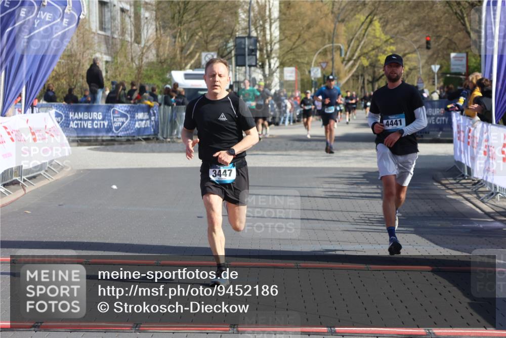 12.04.2026 - 45. Internationalen Wilhelmsburger Insellauf Strokosch-Dieckow http://msf.ph/oto/9452186 12.04.2026 10:33:57 Ziel 5843, 3447, 4441 meine-sportfotos.de
