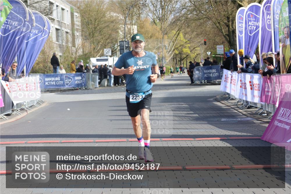 12.04.2026 - 45. Internationalen Wilhelmsburger Insellauf Strokosch-Dieckow http://msf.ph/oto/9452187 12.04.2026 10:21:57 Ziel 2253 meine-sportfotos.de