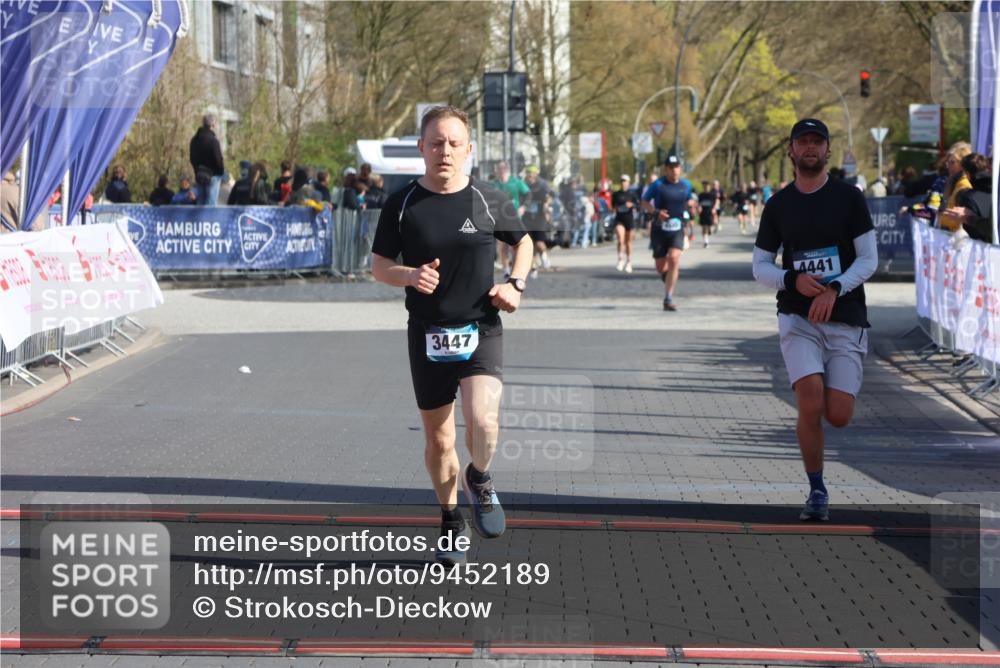 12.04.2026 - 45. Internationalen Wilhelmsburger Insellauf Strokosch-Dieckow http://msf.ph/oto/9452189 12.04.2026 10:33:57 Ziel 5843, 3447, 4441 meine-sportfotos.de