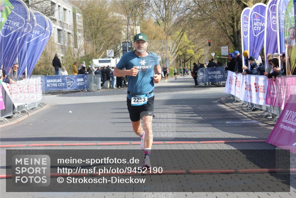 12.04.2026 - 45. Internationalen Wilhelmsburger Insellauf Strokosch-Dieckow http://msf.ph/oto/9452190 12.04.2026 10:21:57 Ziel 2253 meine-sportfotos.de