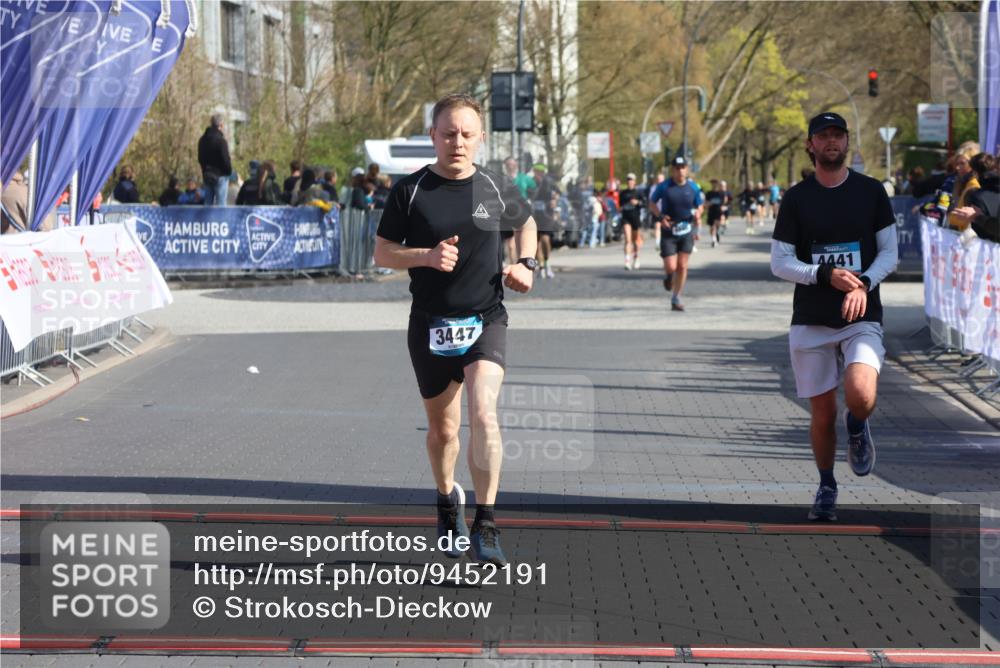 12.04.2026 - 45. Internationalen Wilhelmsburger Insellauf Strokosch-Dieckow http://msf.ph/oto/9452191 12.04.2026 10:33:57 Ziel 5843, 3447, 4441 meine-sportfotos.de