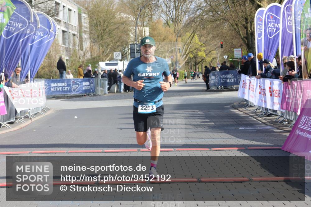 12.04.2026 - 45. Internationalen Wilhelmsburger Insellauf Strokosch-Dieckow http://msf.ph/oto/9452192 12.04.2026 10:21:57 Ziel 2253 meine-sportfotos.de