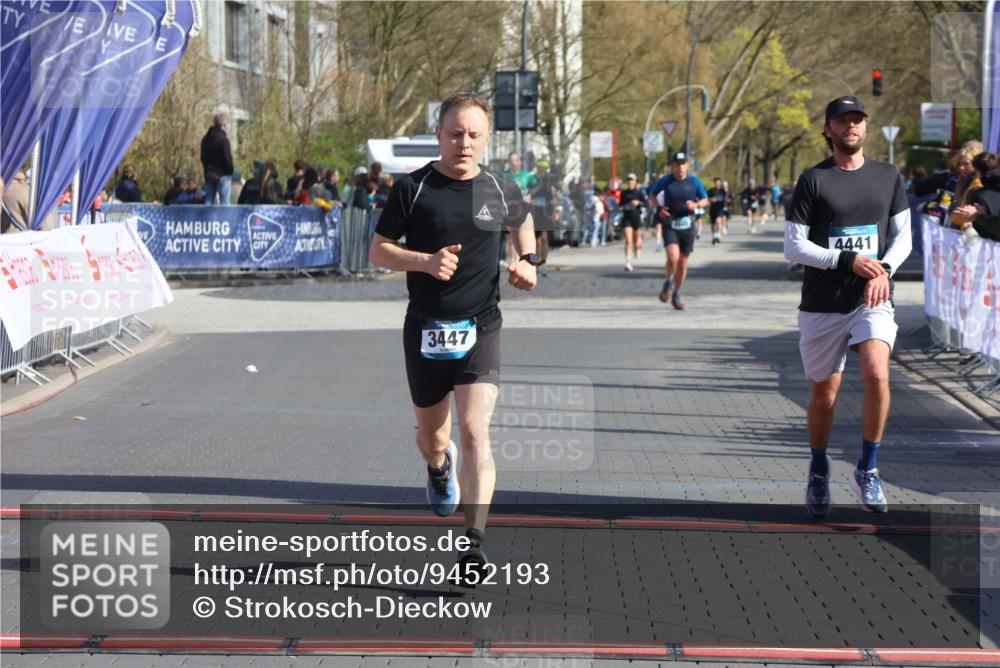 12.04.2026 - 45. Internationalen Wilhelmsburger Insellauf Strokosch-Dieckow http://msf.ph/oto/9452193 12.04.2026 10:33:57 Ziel 5843, 3447, 4441 meine-sportfotos.de