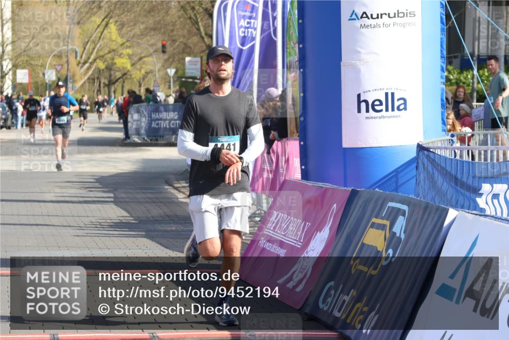 12.04.2026 - 45. Internationalen Wilhelmsburger Insellauf Strokosch-Dieckow http://msf.ph/oto/9452194 12.04.2026 10:33:58 Ziel 3447, 4441 meine-sportfotos.de
