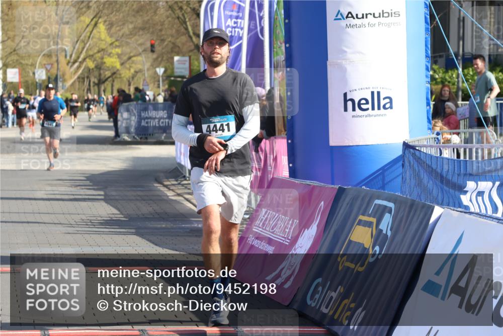 12.04.2026 - 45. Internationalen Wilhelmsburger Insellauf Strokosch-Dieckow http://msf.ph/oto/9452198 12.04.2026 10:33:58 Ziel 3447, 4441 meine-sportfotos.de