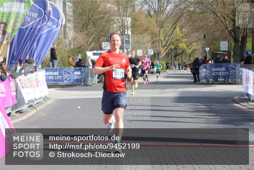 12.04.2026 - 45. Internationalen Wilhelmsburger Insellauf Strokosch-Dieckow http://msf.ph/oto/9452199 12.04.2026 10:22:12 Ziel 3137 meine-sportfotos.de