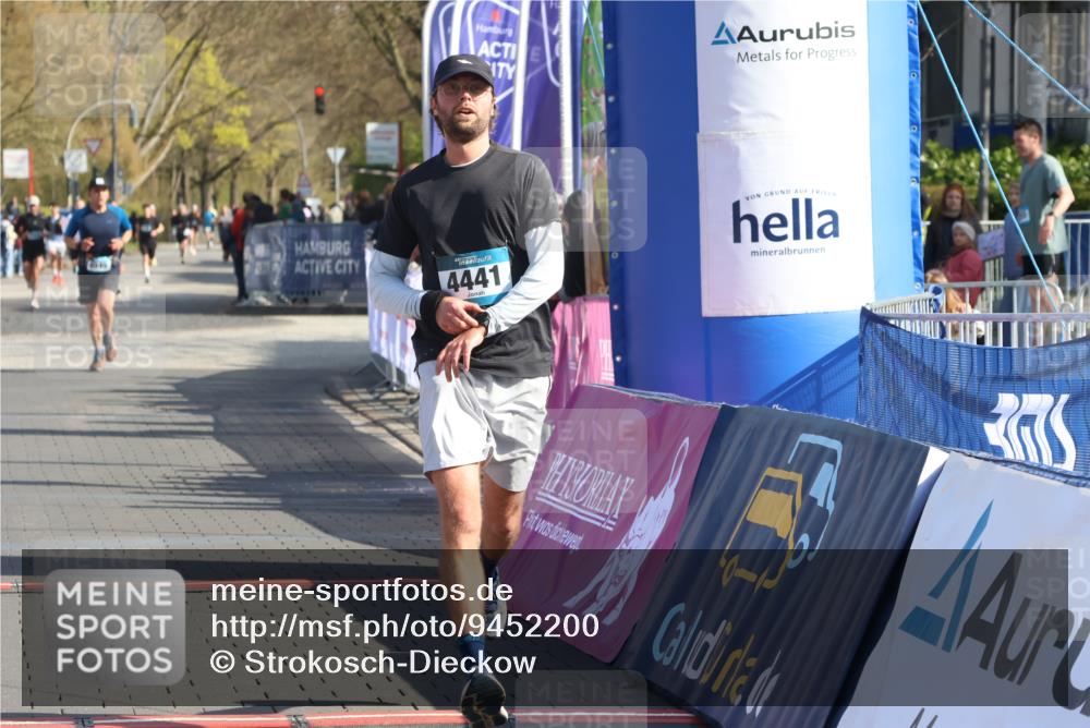 12.04.2026 - 45. Internationalen Wilhelmsburger Insellauf Strokosch-Dieckow http://msf.ph/oto/9452200 12.04.2026 10:33:58 Ziel 3447, 4441 meine-sportfotos.de