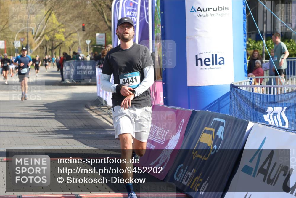 12.04.2026 - 45. Internationalen Wilhelmsburger Insellauf Strokosch-Dieckow http://msf.ph/oto/9452202 12.04.2026 10:33:58 Ziel 3447, 4441 meine-sportfotos.de