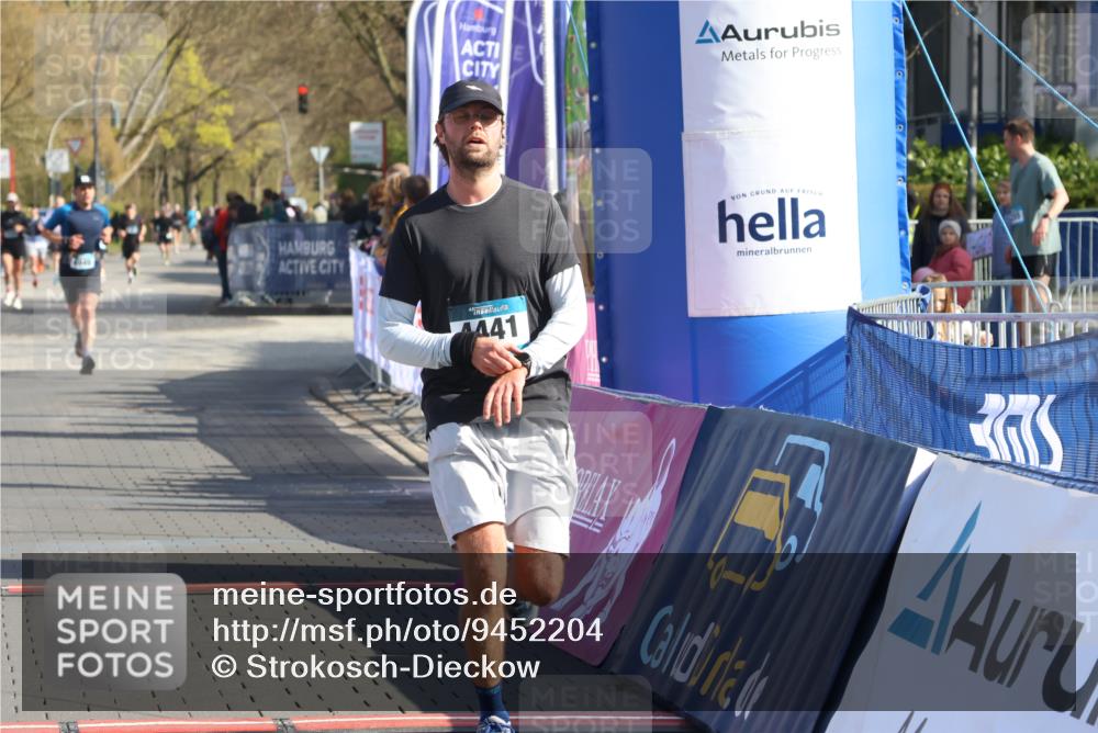 12.04.2026 - 45. Internationalen Wilhelmsburger Insellauf Strokosch-Dieckow http://msf.ph/oto/9452204 12.04.2026 10:33:59 Ziel 3447, 4441 meine-sportfotos.de