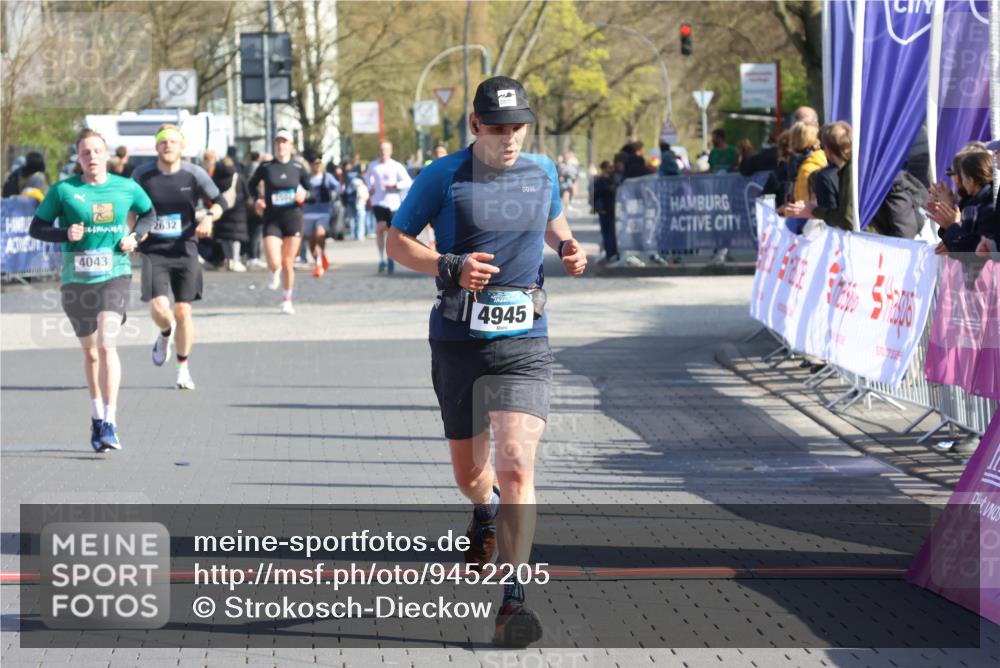 12.04.2026 - 45. Internationalen Wilhelmsburger Insellauf Strokosch-Dieckow http://msf.ph/oto/9452205 12.04.2026 10:34:05 Ziel 4945, 4043 meine-sportfotos.de