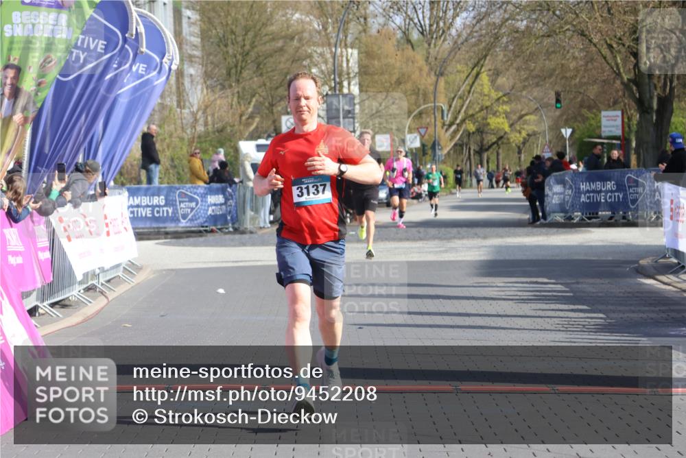 12.04.2026 - 45. Internationalen Wilhelmsburger Insellauf Strokosch-Dieckow http://msf.ph/oto/9452208 12.04.2026 10:22:12 Ziel 3137 meine-sportfotos.de