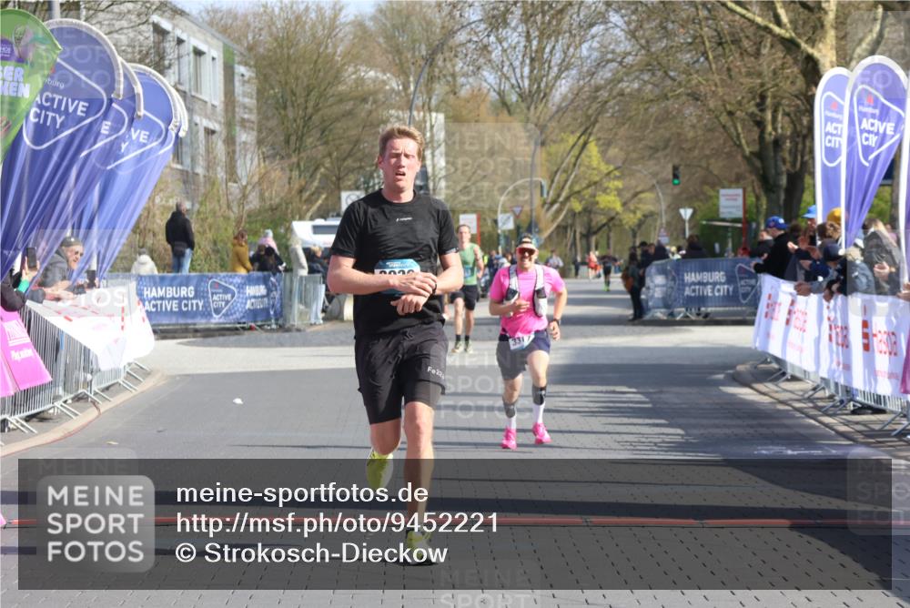 12.04.2026 - 45. Internationalen Wilhelmsburger Insellauf Strokosch-Dieckow http://msf.ph/oto/9452221 12.04.2026 10:22:18 Ziel 3930, 3317 meine-sportfotos.de