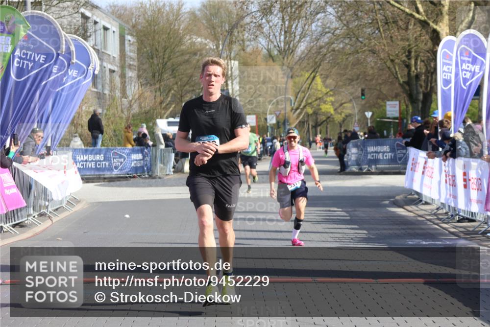 12.04.2026 - 45. Internationalen Wilhelmsburger Insellauf Strokosch-Dieckow http://msf.ph/oto/9452229 12.04.2026 10:22:19 Ziel 3930, 3317 meine-sportfotos.de