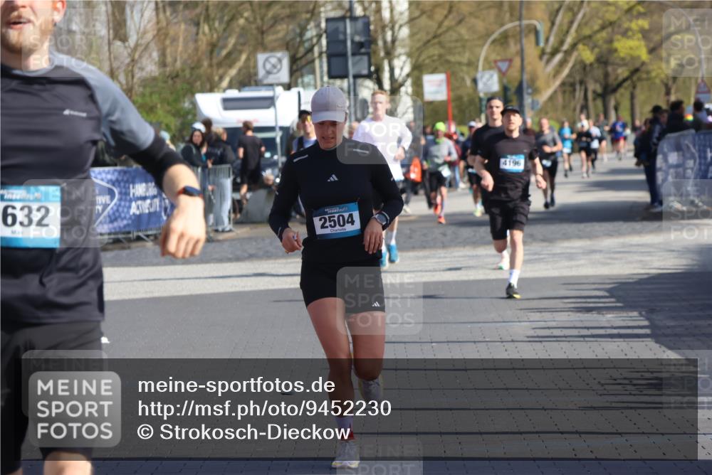 12.04.2026 - 45. Internationalen Wilhelmsburger Insellauf Strokosch-Dieckow http://msf.ph/oto/9452230 12.04.2026 10:34:11 Ziel 4043, 2632, 2504 meine-sportfotos.de