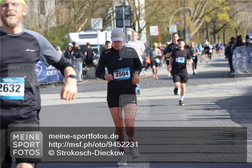 12.04.2026 - 45. Internationalen Wilhelmsburger Insellauf Strokosch-Dieckow http://msf.ph/oto/9452231 12.04.2026 10:34:12 Ziel 4043, 2632, 2504 meine-sportfotos.de