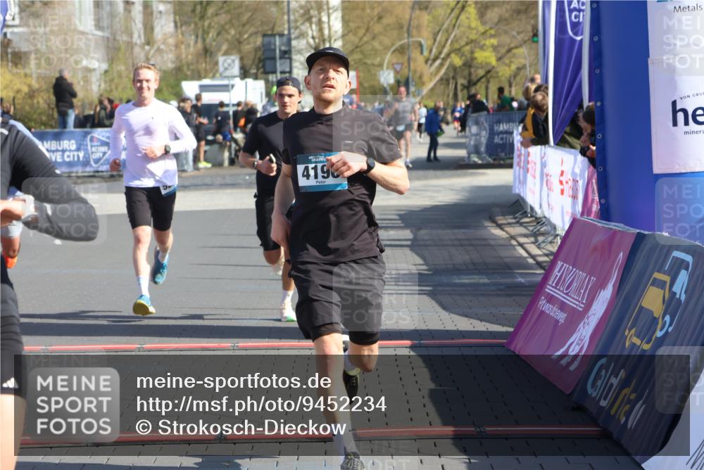 12.04.2026 - 45. Internationalen Wilhelmsburger Insellauf Strokosch-Dieckow http://msf.ph/oto/9452234 12.04.2026 10:34:17 Ziel 2504, 4196, 5238, 5239, 5294 meine-sportfotos.de