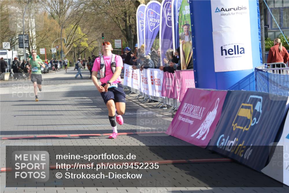 12.04.2026 - 45. Internationalen Wilhelmsburger Insellauf Strokosch-Dieckow http://msf.ph/oto/9452235 12.04.2026 10:22:20 Ziel 3930, 3317 meine-sportfotos.de