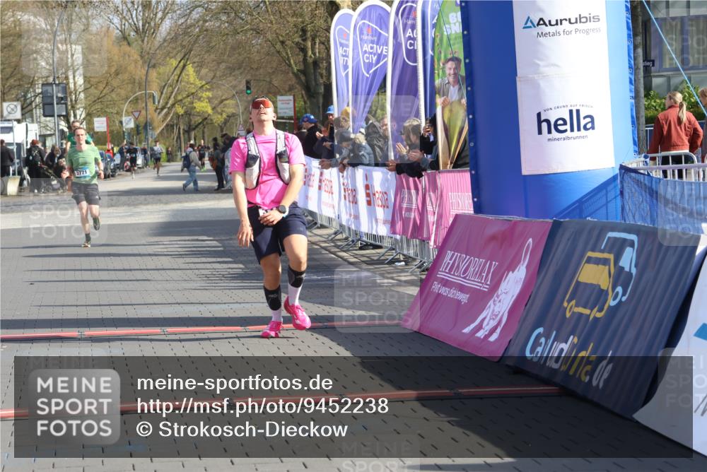 12.04.2026 - 45. Internationalen Wilhelmsburger Insellauf Strokosch-Dieckow http://msf.ph/oto/9452238 12.04.2026 10:22:20 Ziel 3930, 3317 meine-sportfotos.de