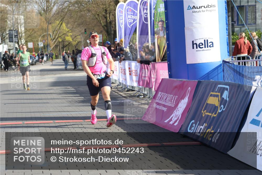 12.04.2026 - 45. Internationalen Wilhelmsburger Insellauf Strokosch-Dieckow http://msf.ph/oto/9452243 12.04.2026 10:22:21 Ziel 3930, 3317, 3771 meine-sportfotos.de