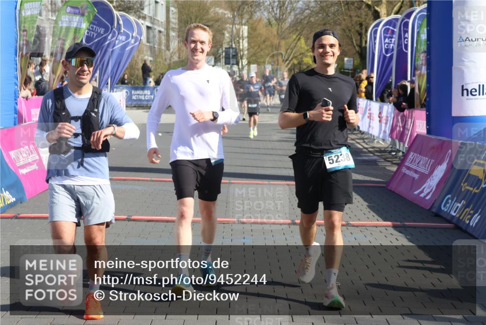 12.04.2026 - 45. Internationalen Wilhelmsburger Insellauf Strokosch-Dieckow http://msf.ph/oto/9452244 12.04.2026 10:34:21 Ziel 4196, 5238, 5239, 5294, 3841 meine-sportfotos.de