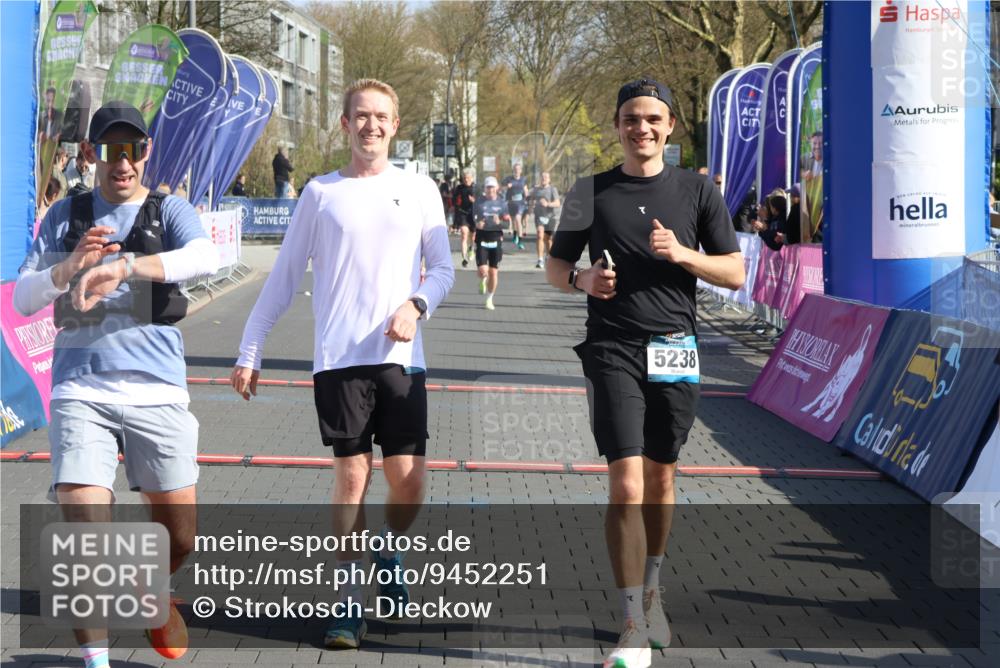 12.04.2026 - 45. Internationalen Wilhelmsburger Insellauf Strokosch-Dieckow http://msf.ph/oto/9452251 12.04.2026 10:34:21 Ziel 4196, 5238, 5239, 5294, 3841 meine-sportfotos.de