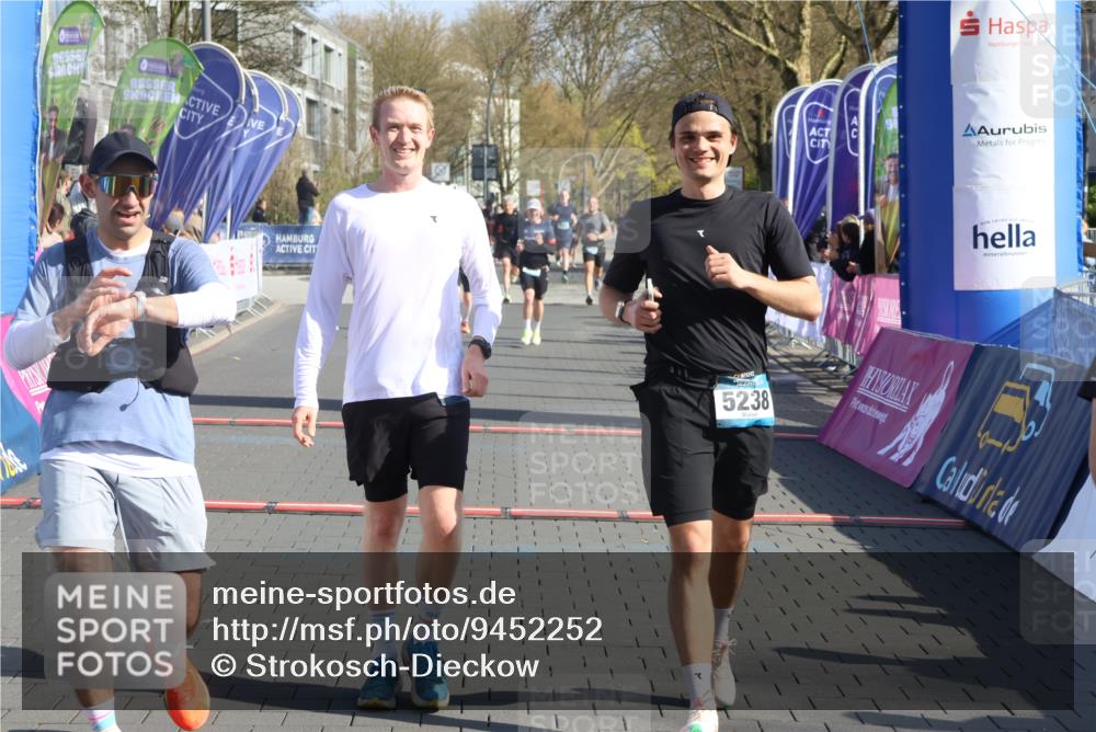 12.04.2026 - 45. Internationalen Wilhelmsburger Insellauf Strokosch-Dieckow http://msf.ph/oto/9452252 12.04.2026 10:34:21 Ziel 4196, 5238, 5239, 5294, 3841 meine-sportfotos.de