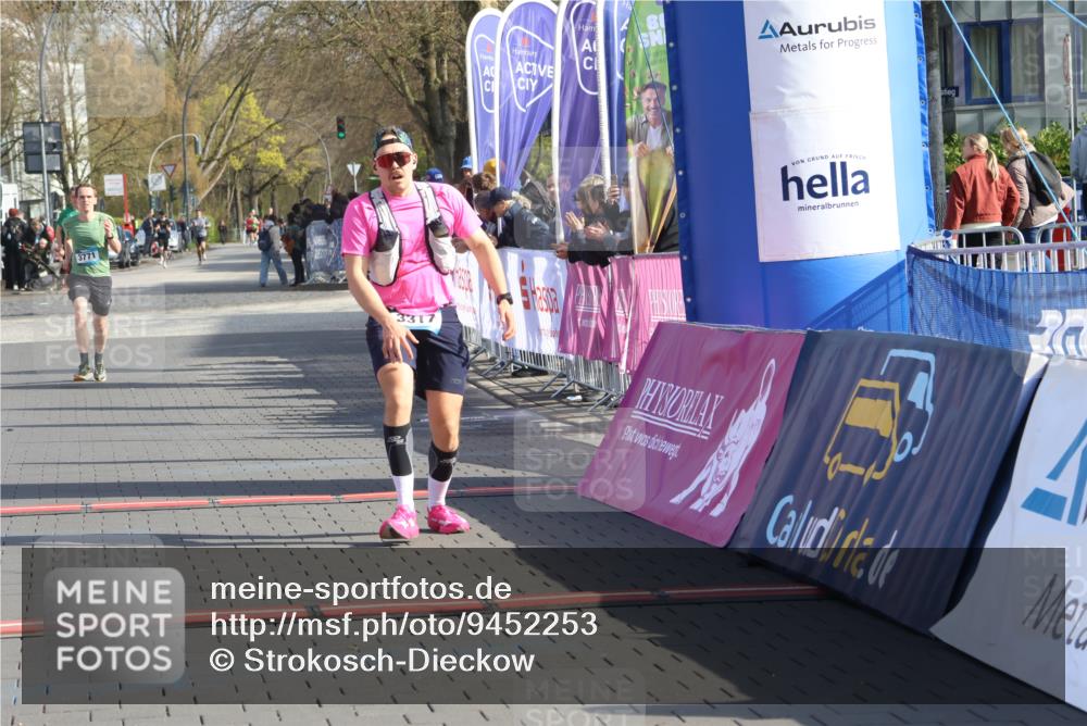 12.04.2026 - 45. Internationalen Wilhelmsburger Insellauf Strokosch-Dieckow http://msf.ph/oto/9452253 12.04.2026 10:22:21 Ziel 3930, 3317, 3771 meine-sportfotos.de