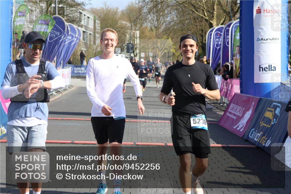 12.04.2026 - 45. Internationalen Wilhelmsburger Insellauf Strokosch-Dieckow http://msf.ph/oto/9452256 12.04.2026 10:34:21 Ziel 4196, 5238, 5239, 5294, 3841 meine-sportfotos.de