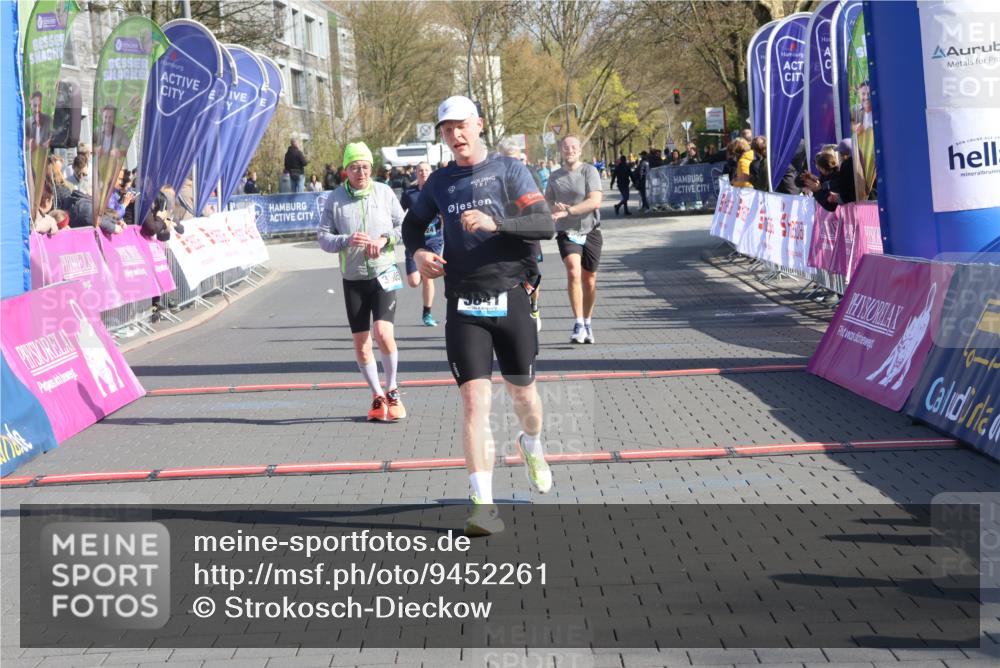 12.04.2026 - 45. Internationalen Wilhelmsburger Insellauf Strokosch-Dieckow http://msf.ph/oto/9452261 12.04.2026 10:34:26 Ziel 3841, 3605, 2547, 3424, 3924 meine-sportfotos.de