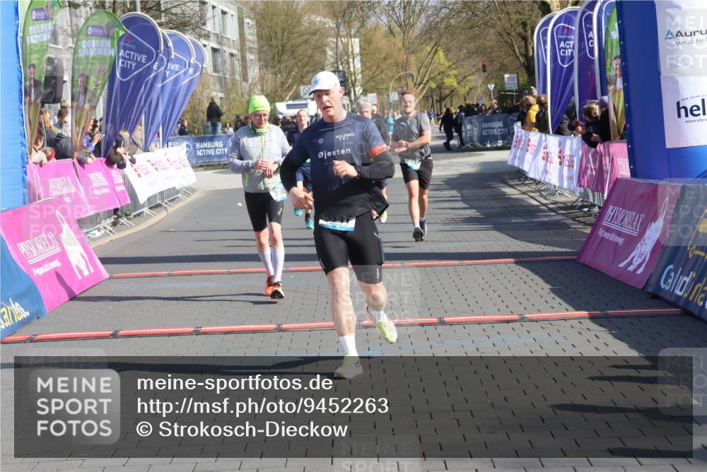 12.04.2026 - 45. Internationalen Wilhelmsburger Insellauf Strokosch-Dieckow http://msf.ph/oto/9452263 12.04.2026 10:34:26 Ziel 3841, 3605, 2547, 3424, 3924 meine-sportfotos.de