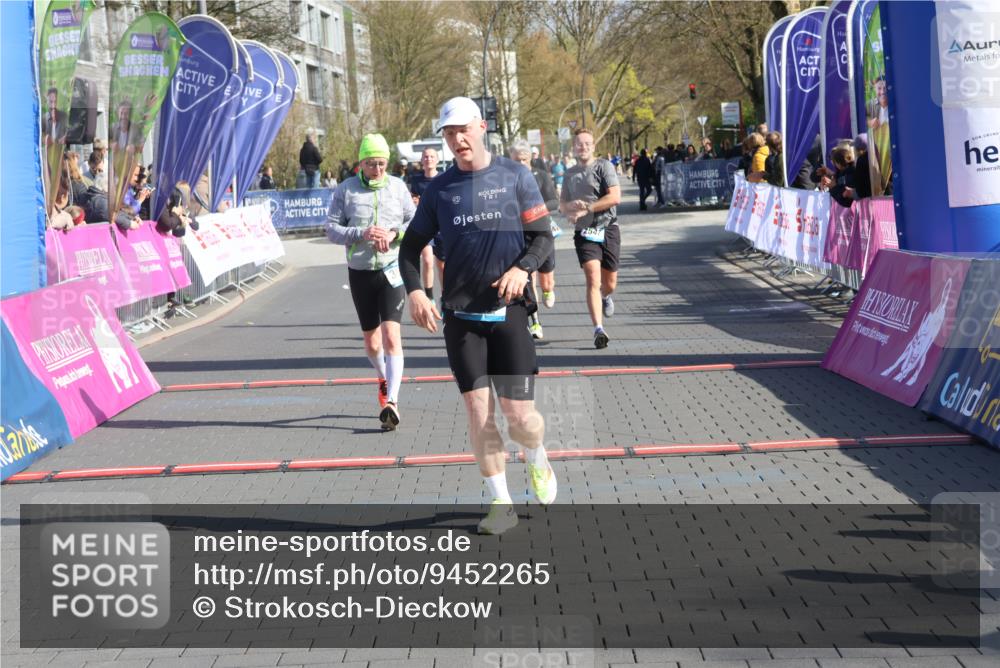 12.04.2026 - 45. Internationalen Wilhelmsburger Insellauf Strokosch-Dieckow http://msf.ph/oto/9452265 12.04.2026 10:34:26 Ziel 3841, 3605, 2547, 3424, 3924 meine-sportfotos.de
