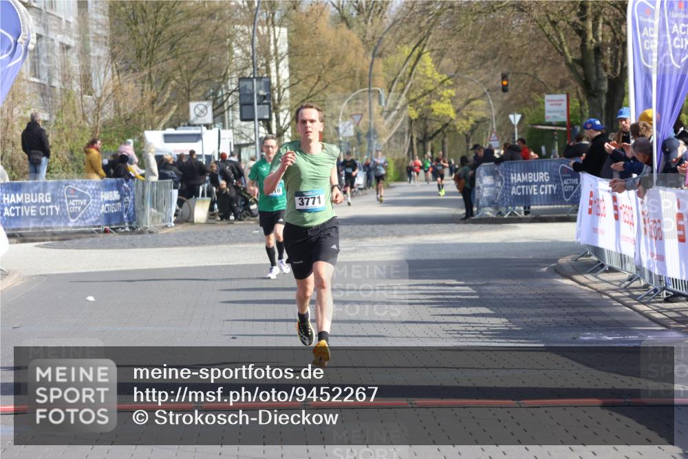 12.04.2026 - 45. Internationalen Wilhelmsburger Insellauf Strokosch-Dieckow http://msf.ph/oto/9452267 12.04.2026 10:22:23 Ziel 3930, 3317, 3771 meine-sportfotos.de