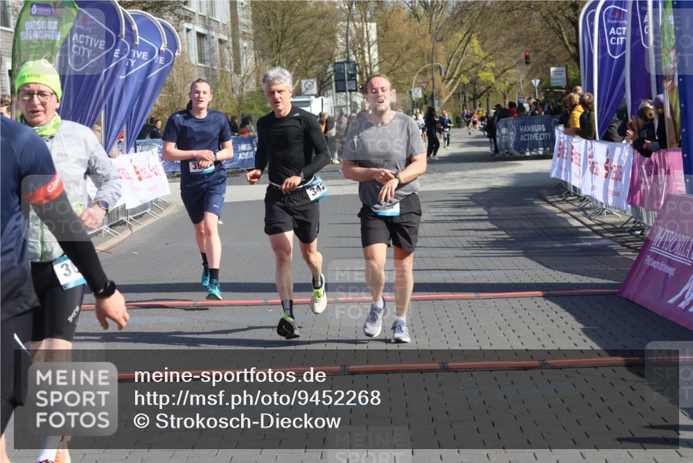 12.04.2026 - 45. Internationalen Wilhelmsburger Insellauf Strokosch-Dieckow http://msf.ph/oto/9452268 12.04.2026 10:34:28 Ziel 3841, 3605, 2547, 3424, 3924 meine-sportfotos.de