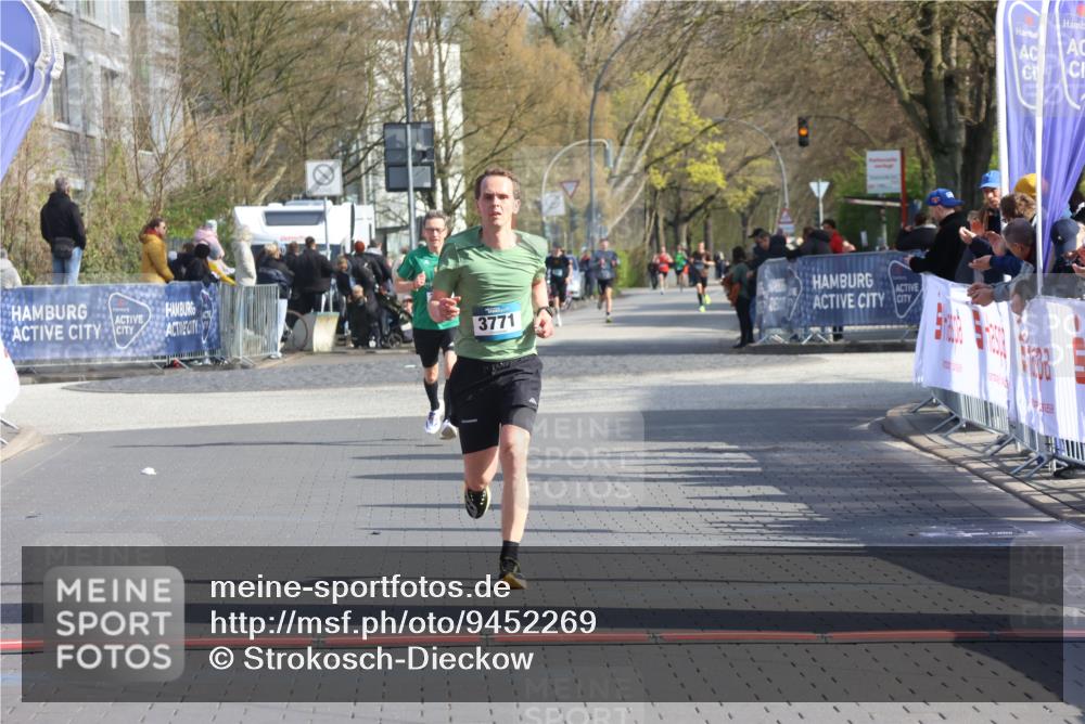 12.04.2026 - 45. Internationalen Wilhelmsburger Insellauf Strokosch-Dieckow http://msf.ph/oto/9452269 12.04.2026 10:22:23 Ziel 3930, 3317, 3771 meine-sportfotos.de
