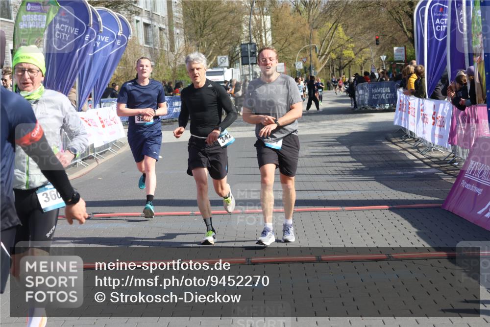 12.04.2026 - 45. Internationalen Wilhelmsburger Insellauf Strokosch-Dieckow http://msf.ph/oto/9452270 12.04.2026 10:34:28 Ziel 3841, 3605, 2547, 3424, 3924 meine-sportfotos.de