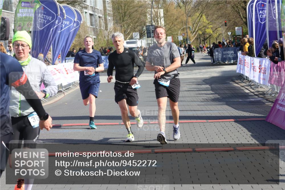 12.04.2026 - 45. Internationalen Wilhelmsburger Insellauf Strokosch-Dieckow http://msf.ph/oto/9452272 12.04.2026 10:34:28 Ziel 3841, 3605, 2547, 3424, 3924 meine-sportfotos.de