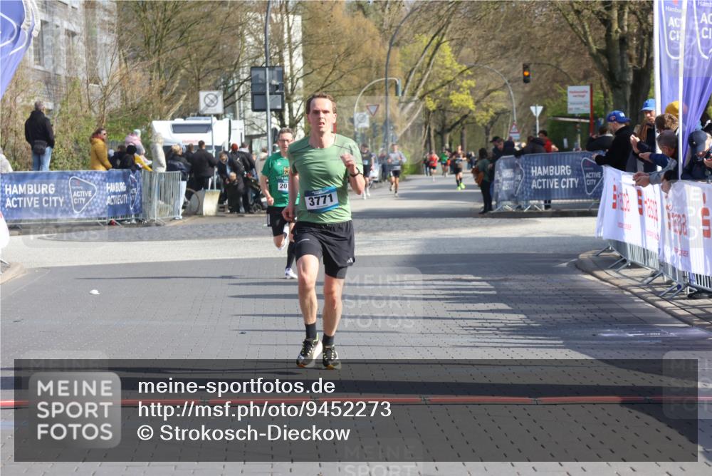 12.04.2026 - 45. Internationalen Wilhelmsburger Insellauf Strokosch-Dieckow http://msf.ph/oto/9452273 12.04.2026 10:22:23 Ziel 3930, 3317, 3771 meine-sportfotos.de