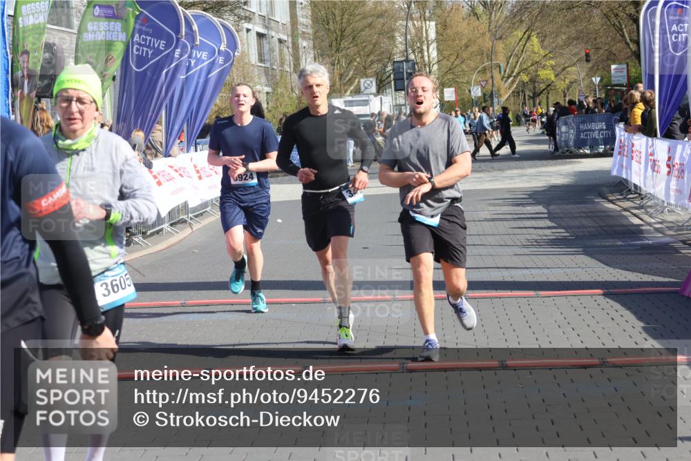 12.04.2026 - 45. Internationalen Wilhelmsburger Insellauf Strokosch-Dieckow http://msf.ph/oto/9452276 12.04.2026 10:34:28 Ziel 3841, 3605, 2547, 3424, 3924 meine-sportfotos.de