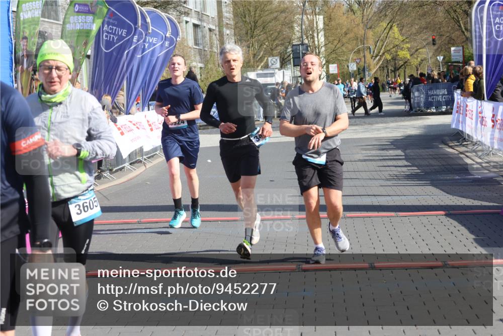 12.04.2026 - 45. Internationalen Wilhelmsburger Insellauf Strokosch-Dieckow http://msf.ph/oto/9452277 12.04.2026 10:34:28 Ziel 3841, 3605, 2547, 3424, 3924 meine-sportfotos.de