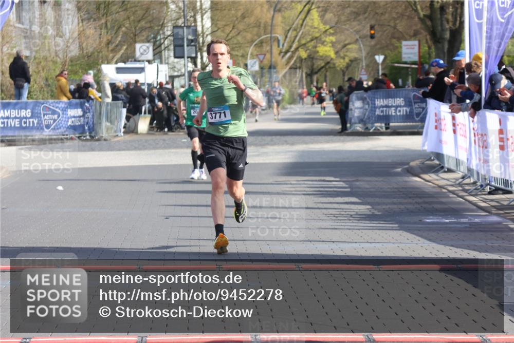 12.04.2026 - 45. Internationalen Wilhelmsburger Insellauf Strokosch-Dieckow http://msf.ph/oto/9452278 12.04.2026 10:22:23 Ziel 3930, 3317, 3771 meine-sportfotos.de
