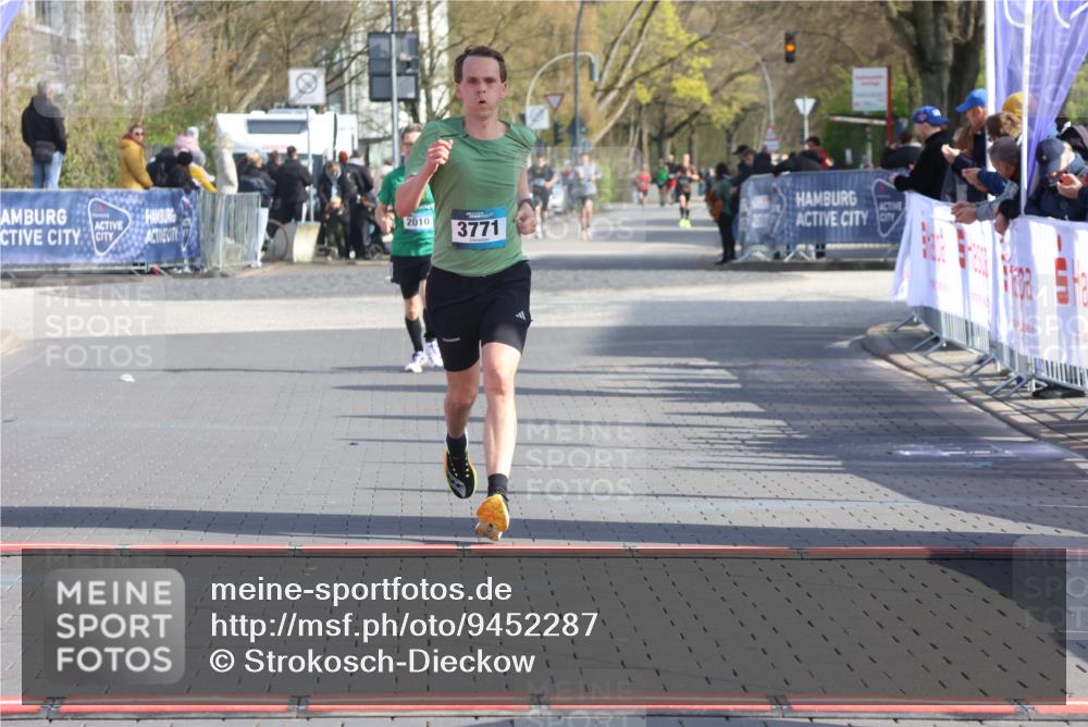 12.04.2026 - 45. Internationalen Wilhelmsburger Insellauf Strokosch-Dieckow http://msf.ph/oto/9452287 12.04.2026 10:22:24 Ziel 3317, 3771, 2010 meine-sportfotos.de