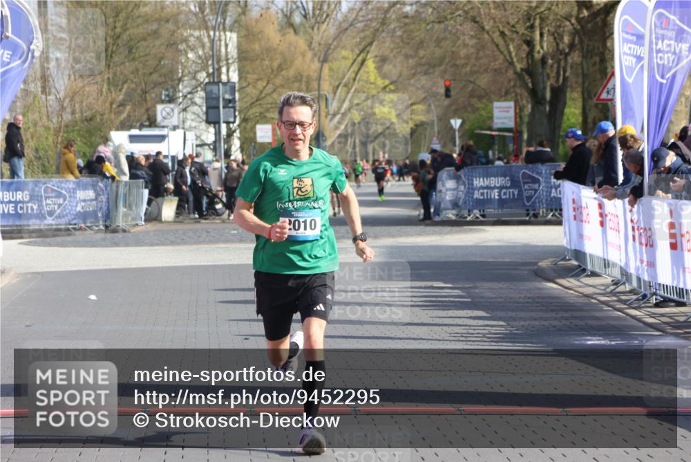 12.04.2026 - 45. Internationalen Wilhelmsburger Insellauf Strokosch-Dieckow http://msf.ph/oto/9452295 12.04.2026 10:22:27 Ziel 3771, 2010 meine-sportfotos.de